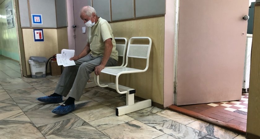 Умирающий дедушка с ковидом 10 часов ждал скорую под Ярославлем