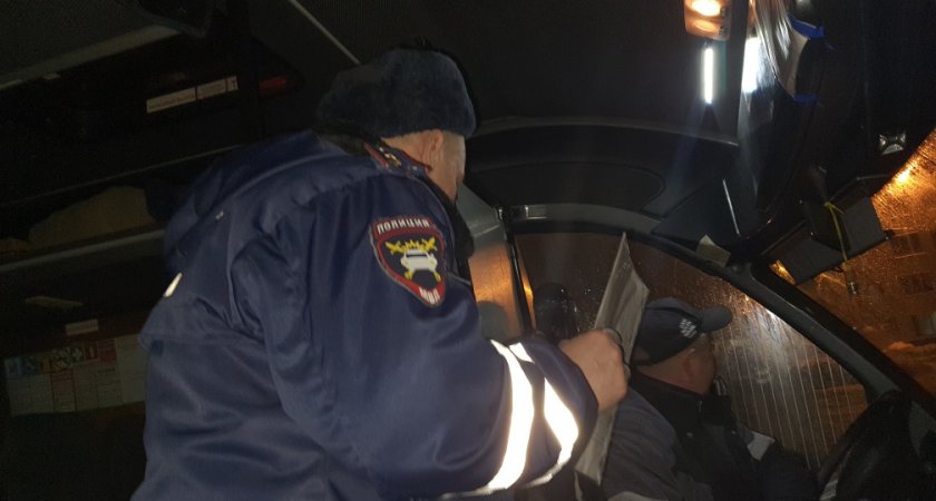 Под Ярославлем после проверки ГИБДД произошел транспортный коллапс 