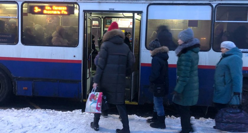 «Платили дважды»: водитель из Ярославля держал пассажиров на морозе до оплаты проезда