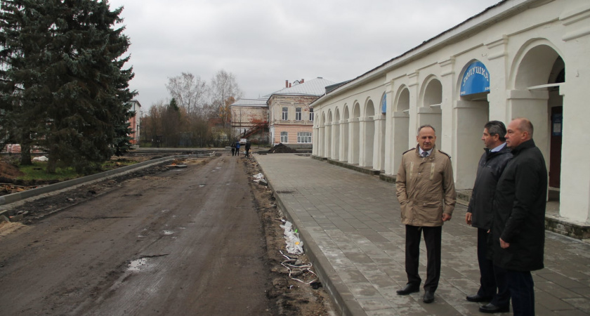 Боровицкий и Круглов оценили ход благоустройства центральной площади в Пошехонье