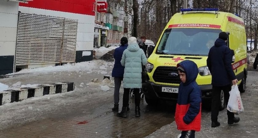 Ярославскую УК оштрафовали на сотни тысяч рублей из-за падения льда на детей