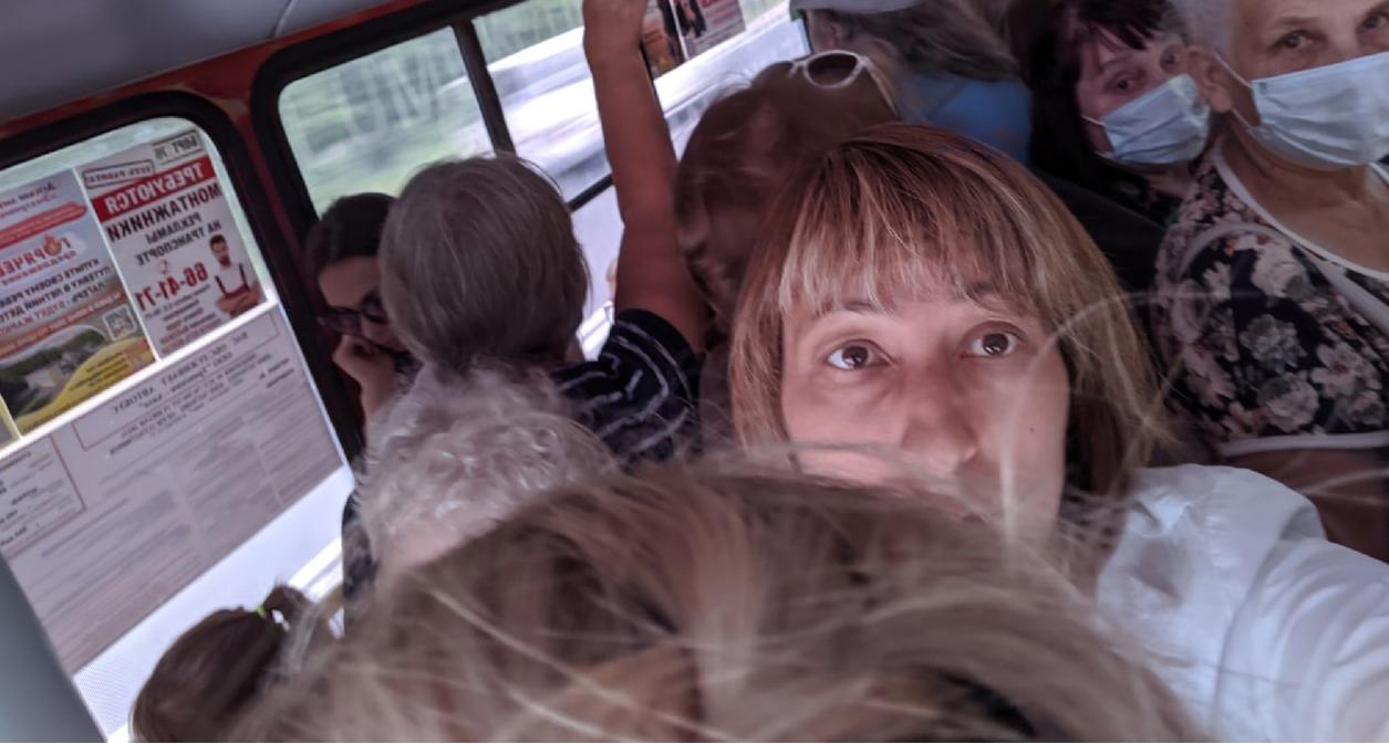 По Ярославлю ездят автобусы апокалипсиса: люди тонут прямо в салоне. Видео