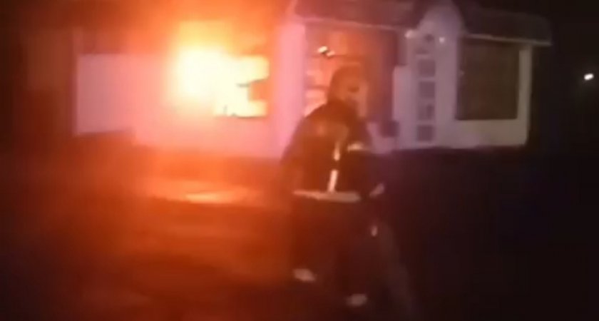 "Дверь мы вскрыли, мужики": в Ярославле росгвардейцы оказались в эпицентре пожара