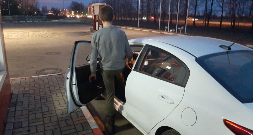 Таксисту в Ярославле предлагают зарплату более 100 тысяч