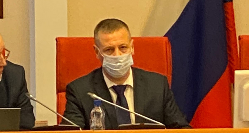  На заседании Облдумы врио губернатора Михаил Евраев говорил о борьбе с ковидом
