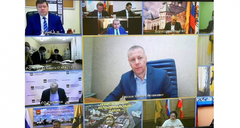 Михаил Евраев поручил усилить контроль по соблюдению антиковидных мер