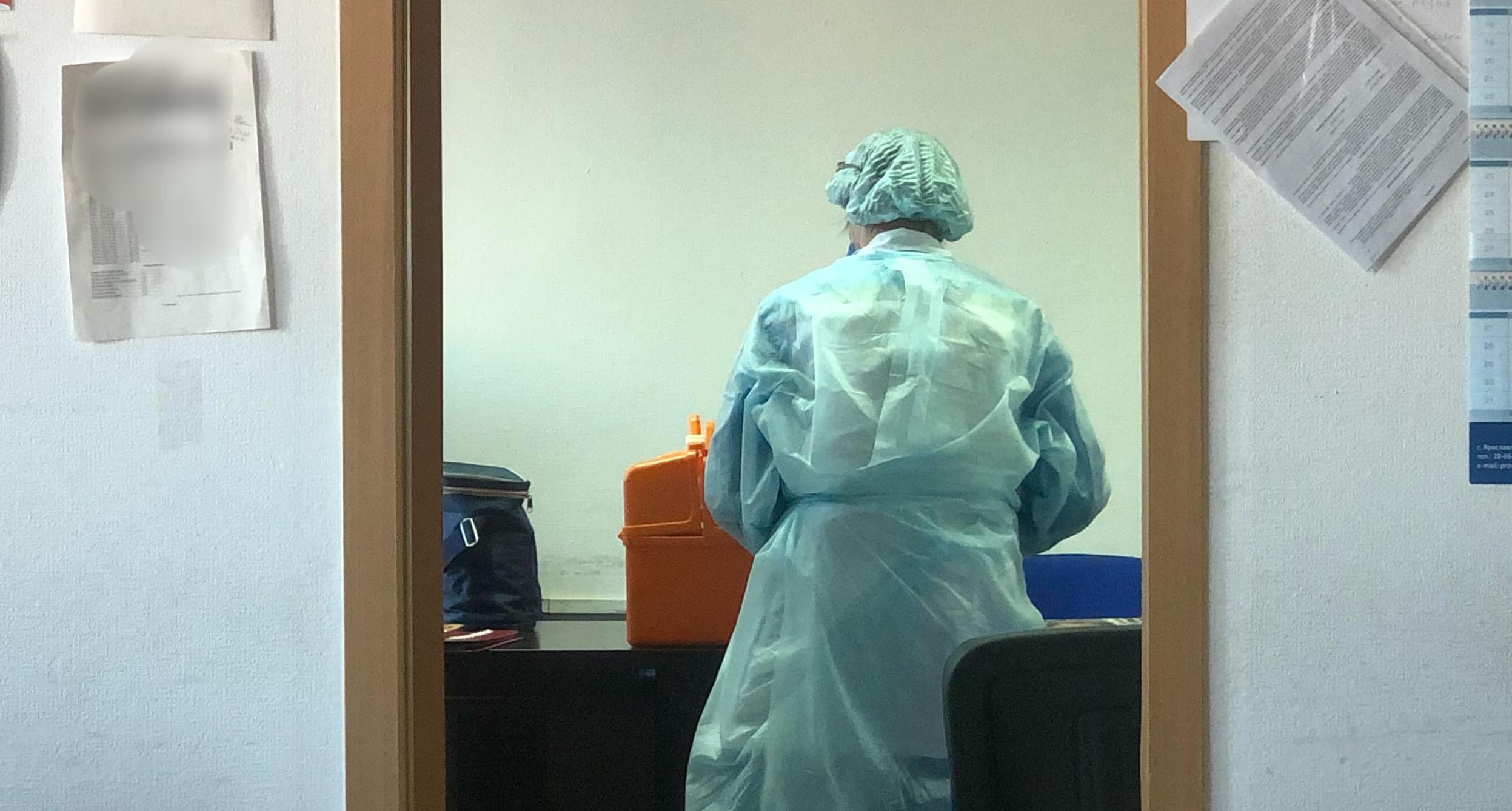  "Перепутала ампулы": в Ярославле медсестра вколола несколько доз вакцины от ковида пациен