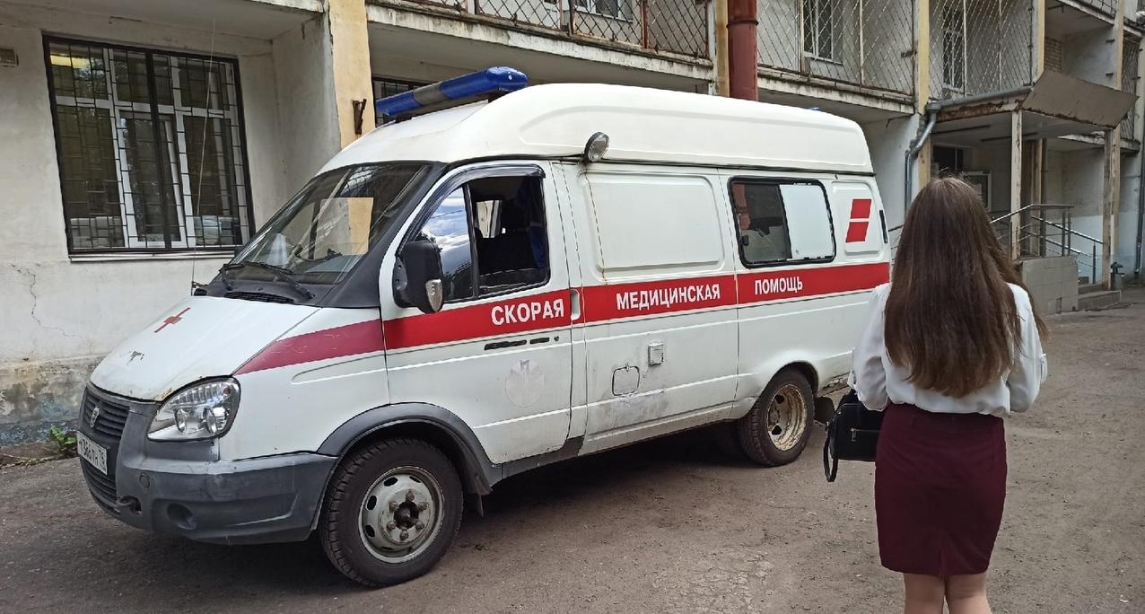 Кричал от боли: в центре ярославна на иномарке сбила женщину с ребенком