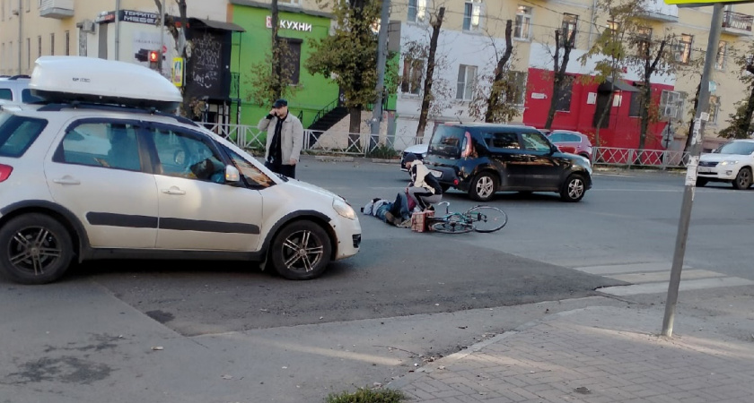 Раскинувшись, лежал на дороге: в центре Ярославля сбили велосипедиста