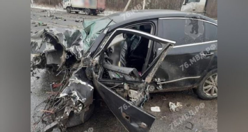 Зажало, как тисками: в аварии под Ярославлем погиб молодой водитель
