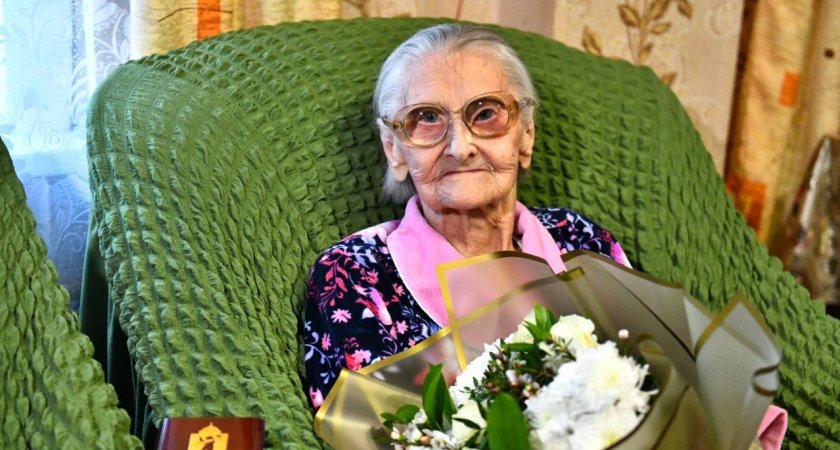 В Ярославле бабушке-водителю трактора исполнилось сто лет