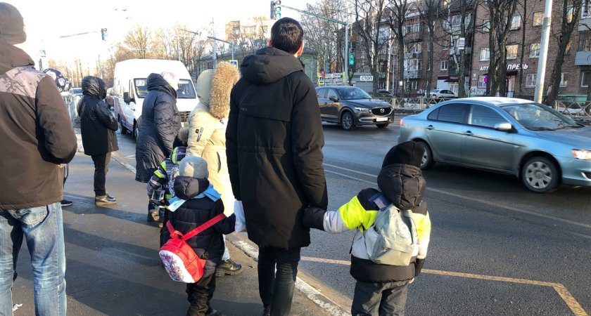 В центре Ярославля водителям запретят останавливать авто 