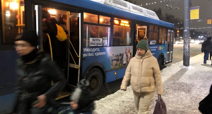 "Шумно возмущается": кондуктор-факир с голубыми глазами разводит ярославцев на деньги