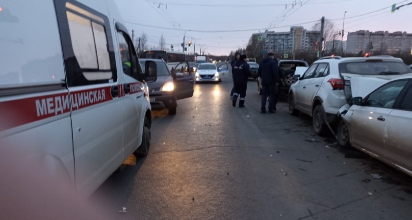 «Ребенок без сознания выпал»: в Рыбинске гонки на дорогах обернулись страшным ДТП