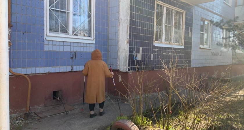 «Собака воет третьи сутки»: в квартире под Ярославлем в заточении остался питомец