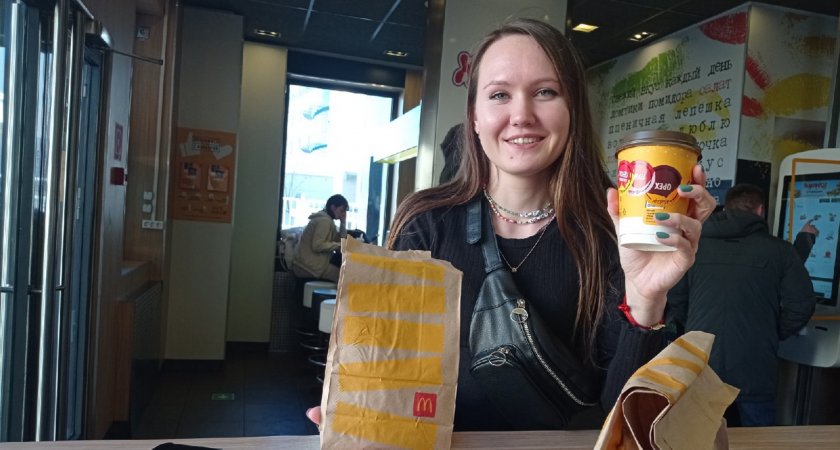 "Русские научатся гамбургеры вертеть": ярославцы о жизни без Макдональдса