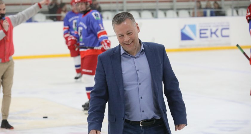 Михаил Евраев принял участие в благотворительном хоккейном матче