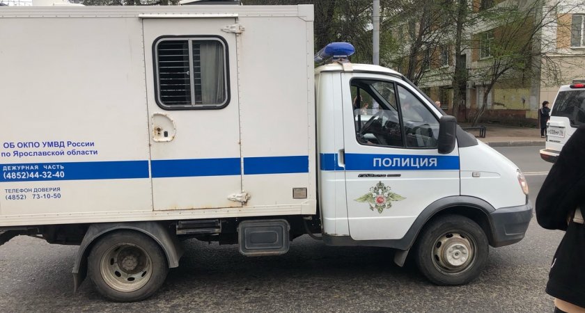 Полиция наказала ярославца, устроившего дрифт у правительства 