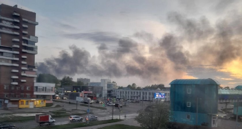 В Ярославле на заводе пластика случился серьезный пожар
