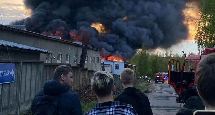 В Ярославле после масштабного пожара проверили воздух на аммиак