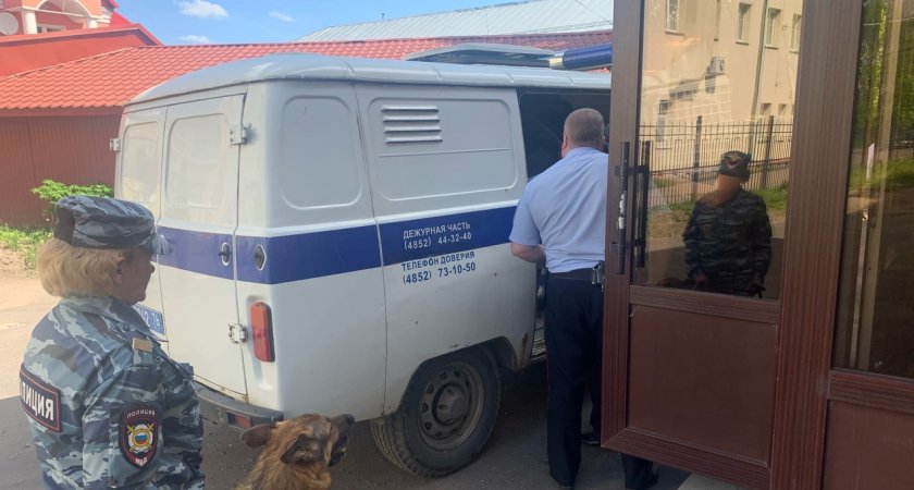 В Ярославле сотрудник СИЗО заработал почти миллион за помощь заключенным