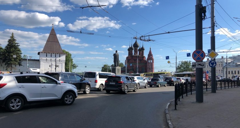 В центре Ярославля ограничат парковочные места для транспорта