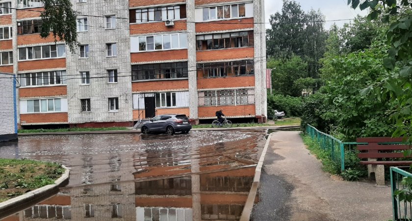 В Ярославле затопило целую улицу из-за ремонтных работ
