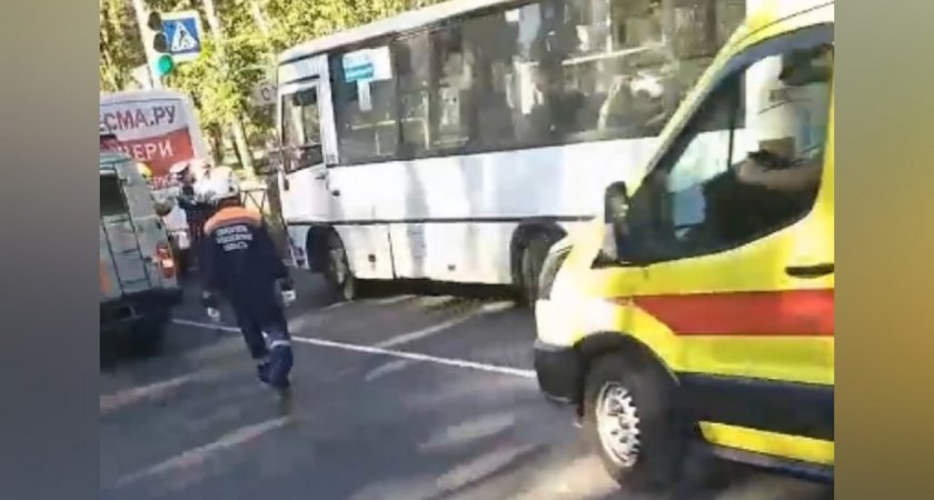 В Брагино столкнулись два автобуса с пассажирами 
