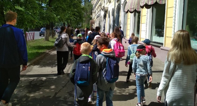 27 тысяч на ребенка: ярославцы посчитали сумму сборов в школу в 22 году