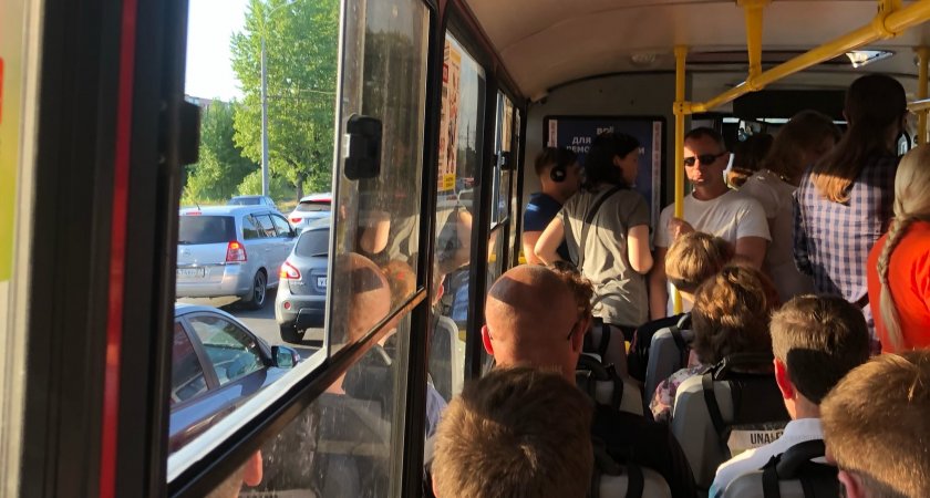 "Плачу, а билет не дают": скандал в автобусе Ярославля