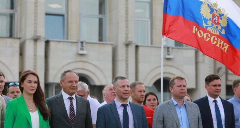 Михаил Евраев назвал российский флаг символом наших побед