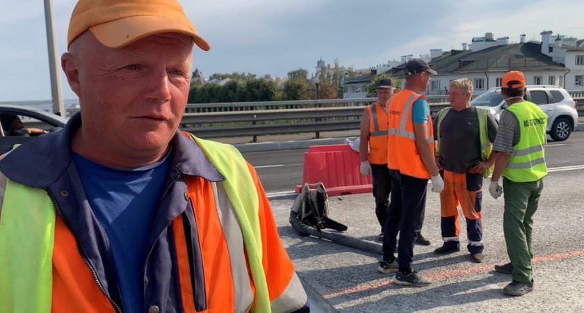 «Стыки ужасные, едешь — трясет»: интервью с рабочими с Октябрьского моста