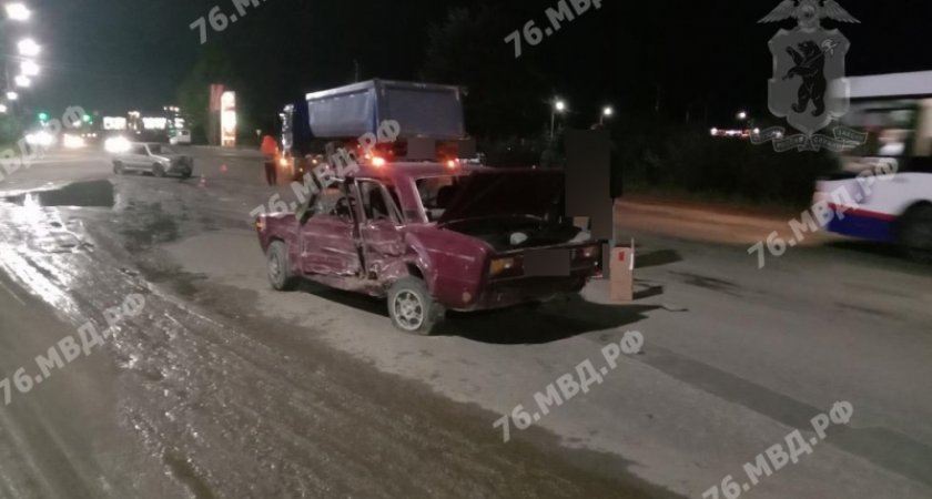 В Ярославле в тройном ДТП с грузовиком пострадал человек