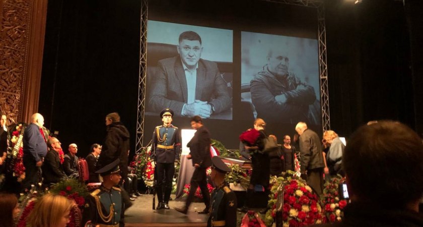 На церемонии прощания с Сергеем Пускепалисом ярославец упал в обморок