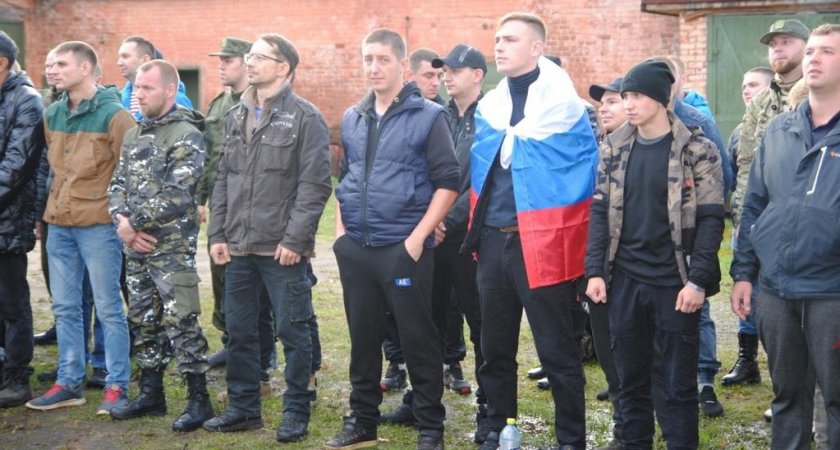 Первых мобилизованных ярославцев отправили на обучение с теплыми вещами