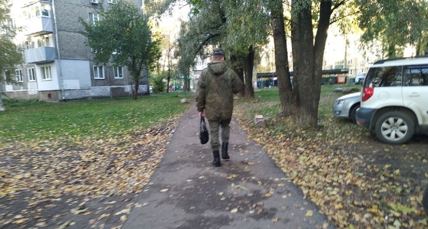 Многодетный отец, воспитывающий ребёнка-инвалида, получил повестку