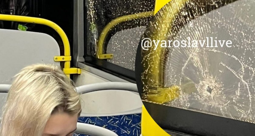 "Люди боялись покидать салон": в Ярославле обстреляли остановку и пассажирский автобус 