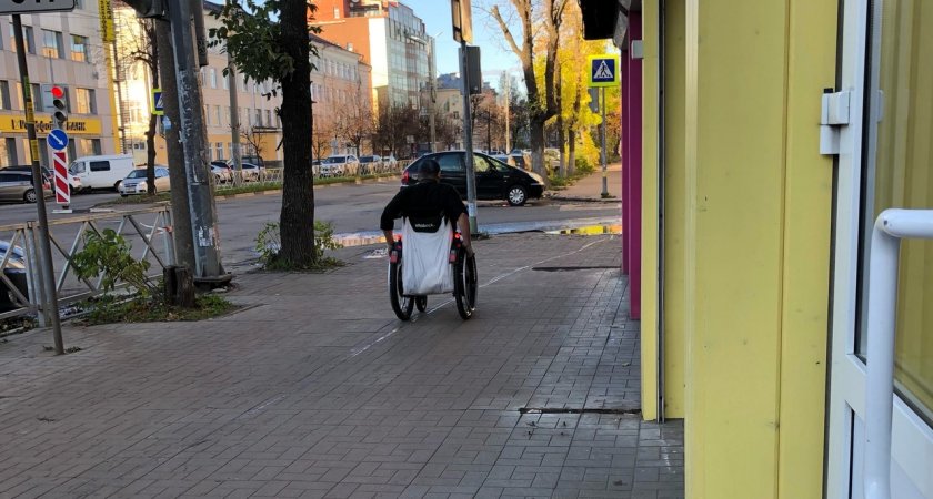 В Ярославле жильцы три месяца не выходят из дома из-за сломанного лифта 