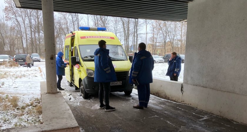 «Перевернулась в воздухе и упала на крышу машины»: в Ярославле сбили пешехода
