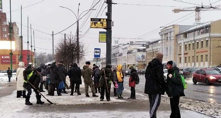 В Ярославле перед подорожанием стоимости транспорта исчезла остановка у ТЮЗа