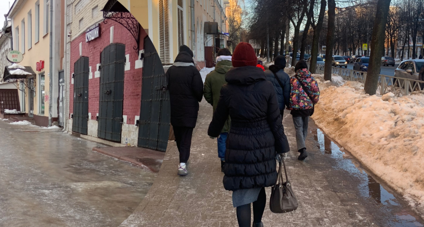 «Песок самим рассыпать?»: ярославцы стали заложниками ледяных тротуаров