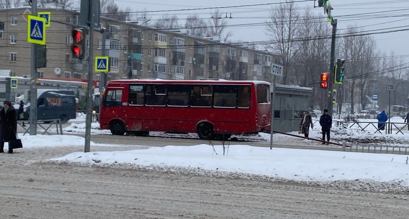 В новогодние праздники в Ярославле отменят автобусы и поднимут плату