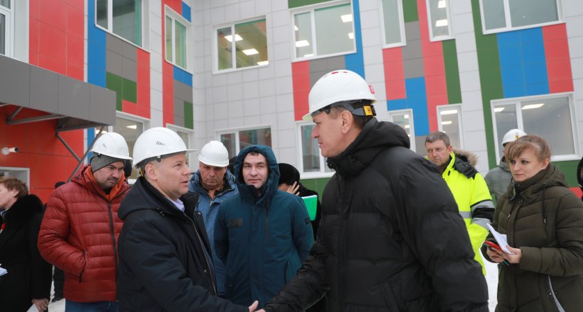 Михаил Евраев проверил ход строительства школы в Борисоглебском районе