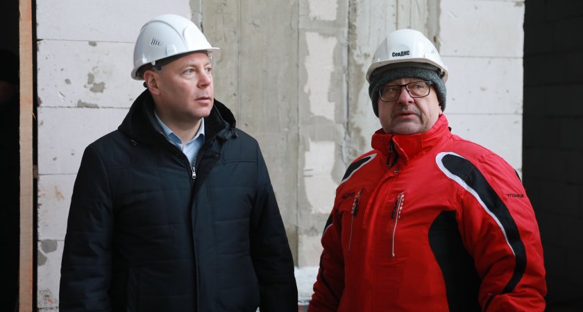 Михаил Евраев проверил строительство новой школы в Ярославле