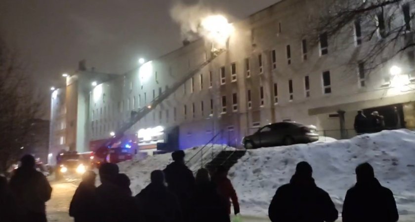 "Руки и лицо сожжены": в Брагино горит здание из-за взорвавшегося газового баллона