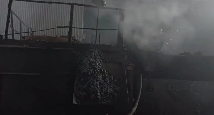 В Ярославской области 43 спасателя тушили пожар на тутаевском моторном заводе