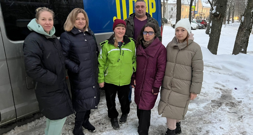 Представители ЛДПР помогают в тылу