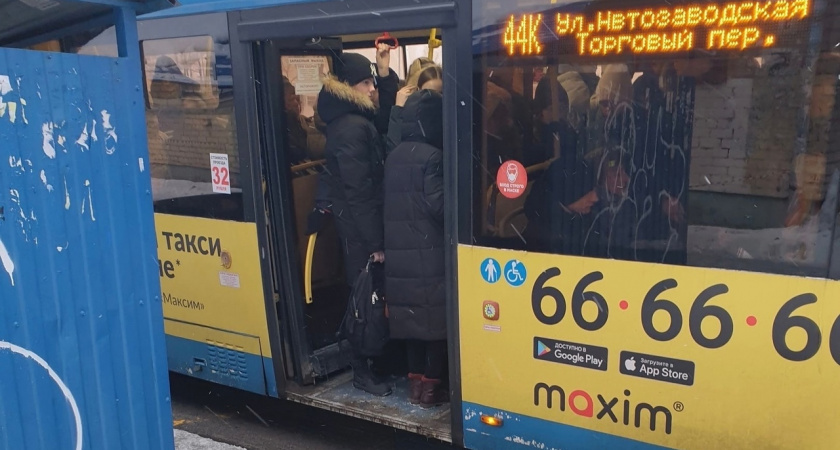 «От 2 до 4 баллов»: ярославцев шокировали результаты проверки заполняемости автобусов