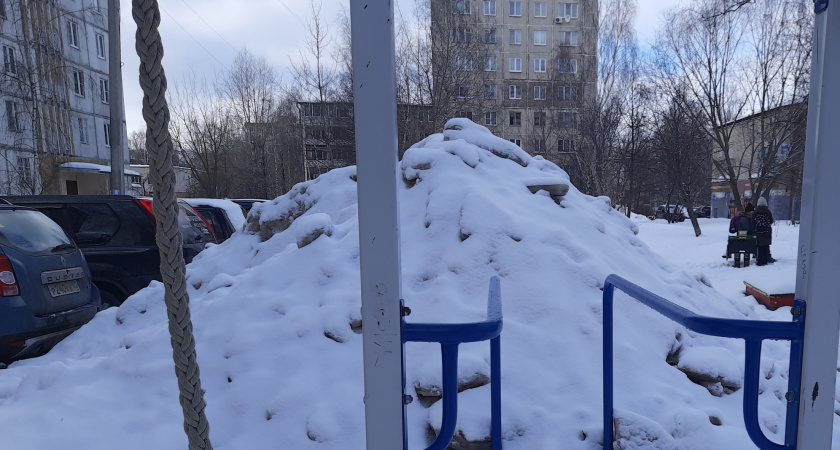 "Горки из грязи": ярославцы возмущены безобразной работой коммунальщиков