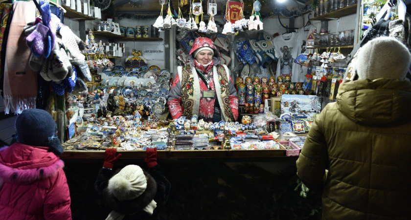  Мэр Ярославля поручил убрать домики-шале с сувенирами на улице Кирова